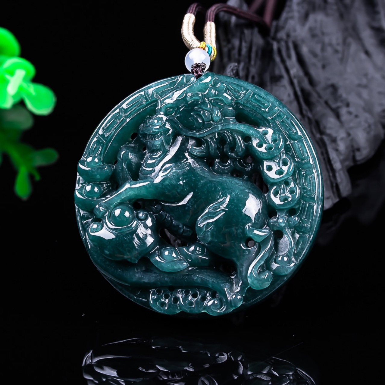 Necklace Pendant - Pendant z jadeitu birmańskiego w kształcie