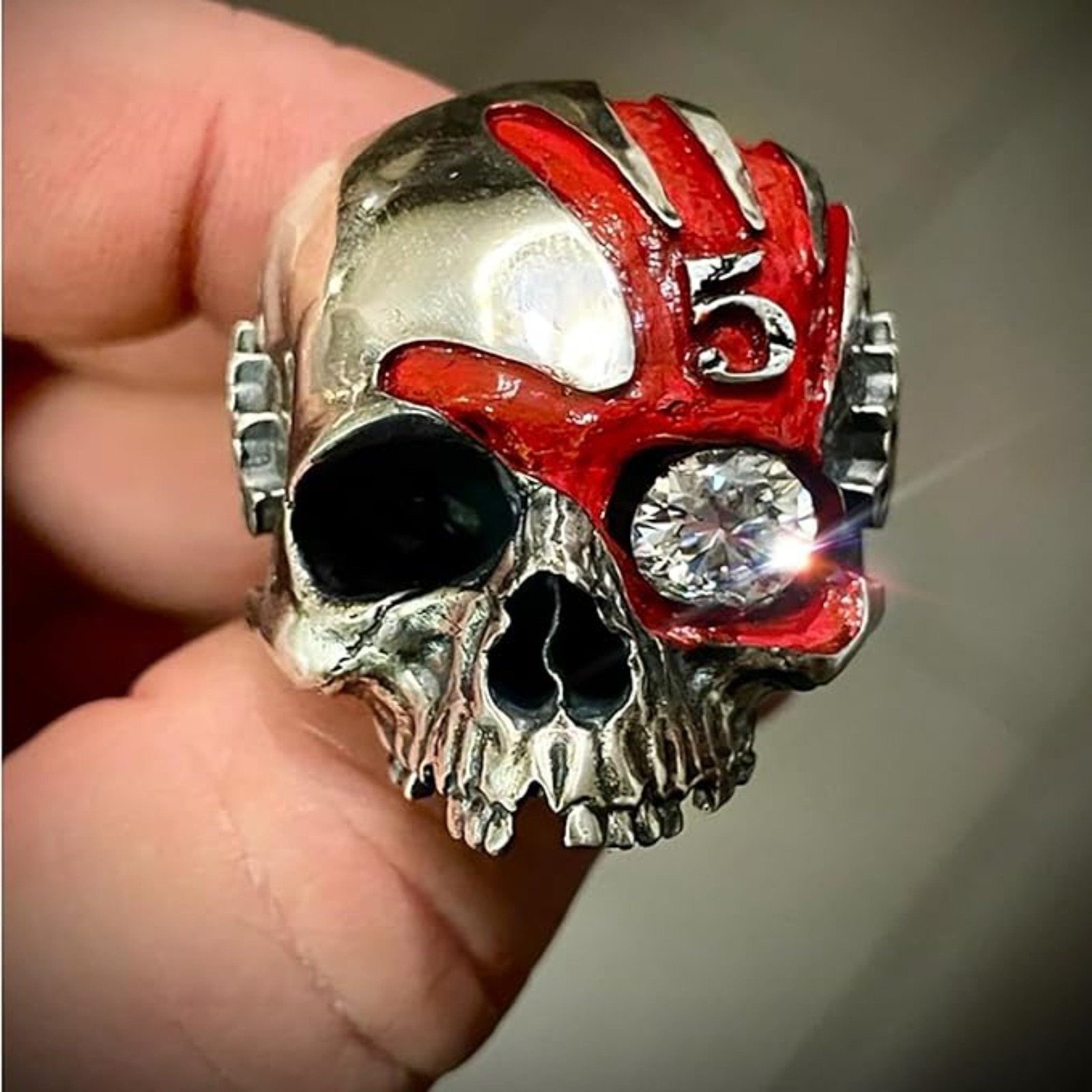 Gothic Skull Ring - Pierścień z czaszką i pięcioma palcami,