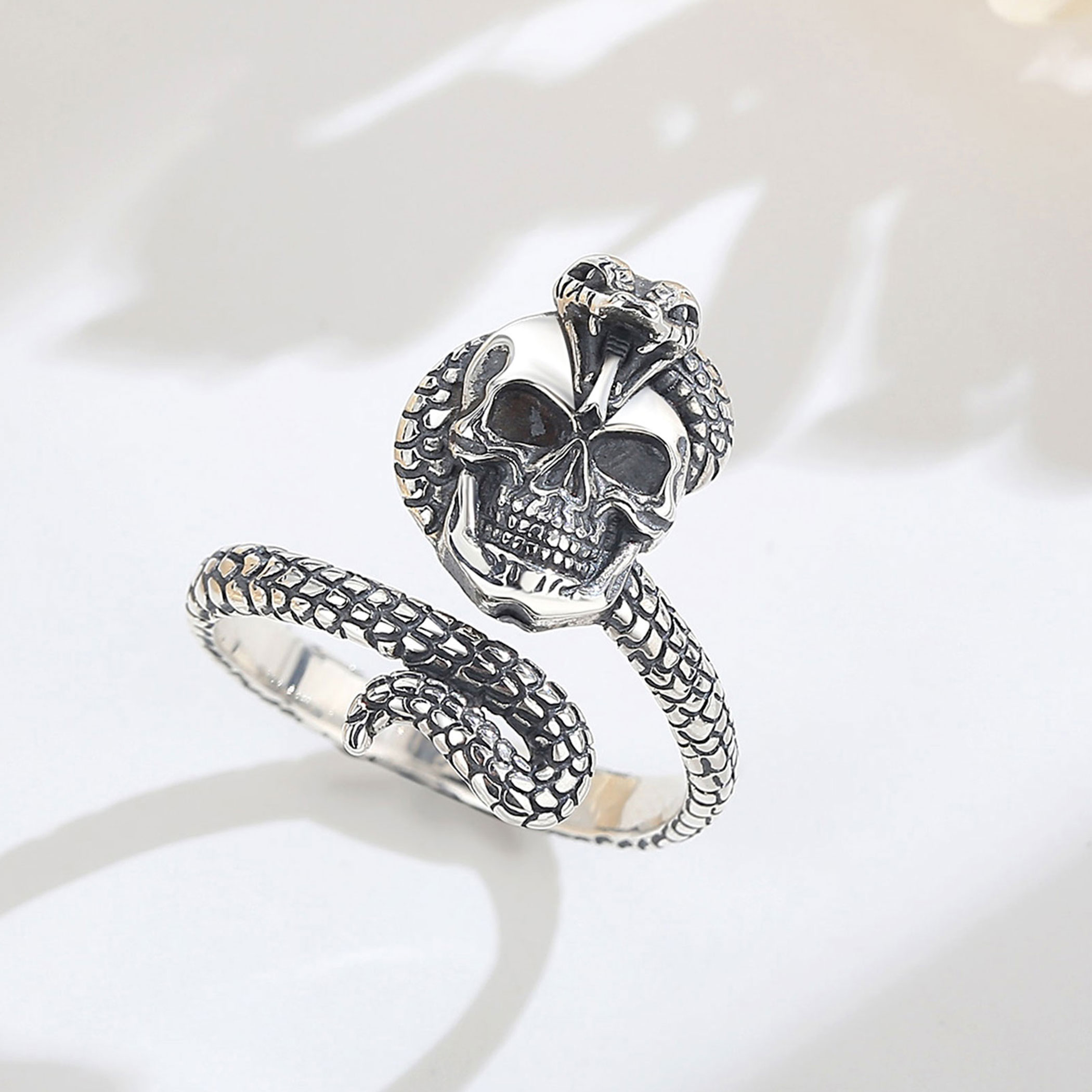 Pierścionek Eudora ze srebra p – Gothic Skull Ring recenzja i cena