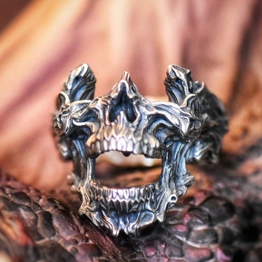Pierścień w stylu vintage goty – Gothic Skull Ring recenzja i cena