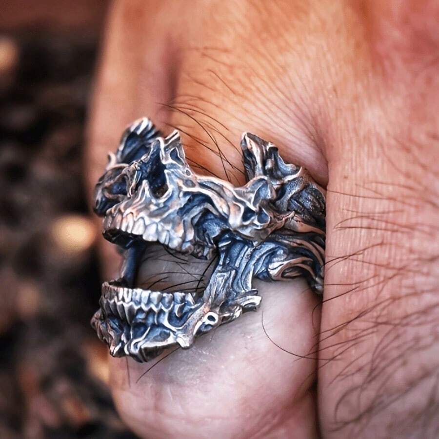 Pierścień w stylu vintage goty – Gothic Skull Ring recenzja i cena