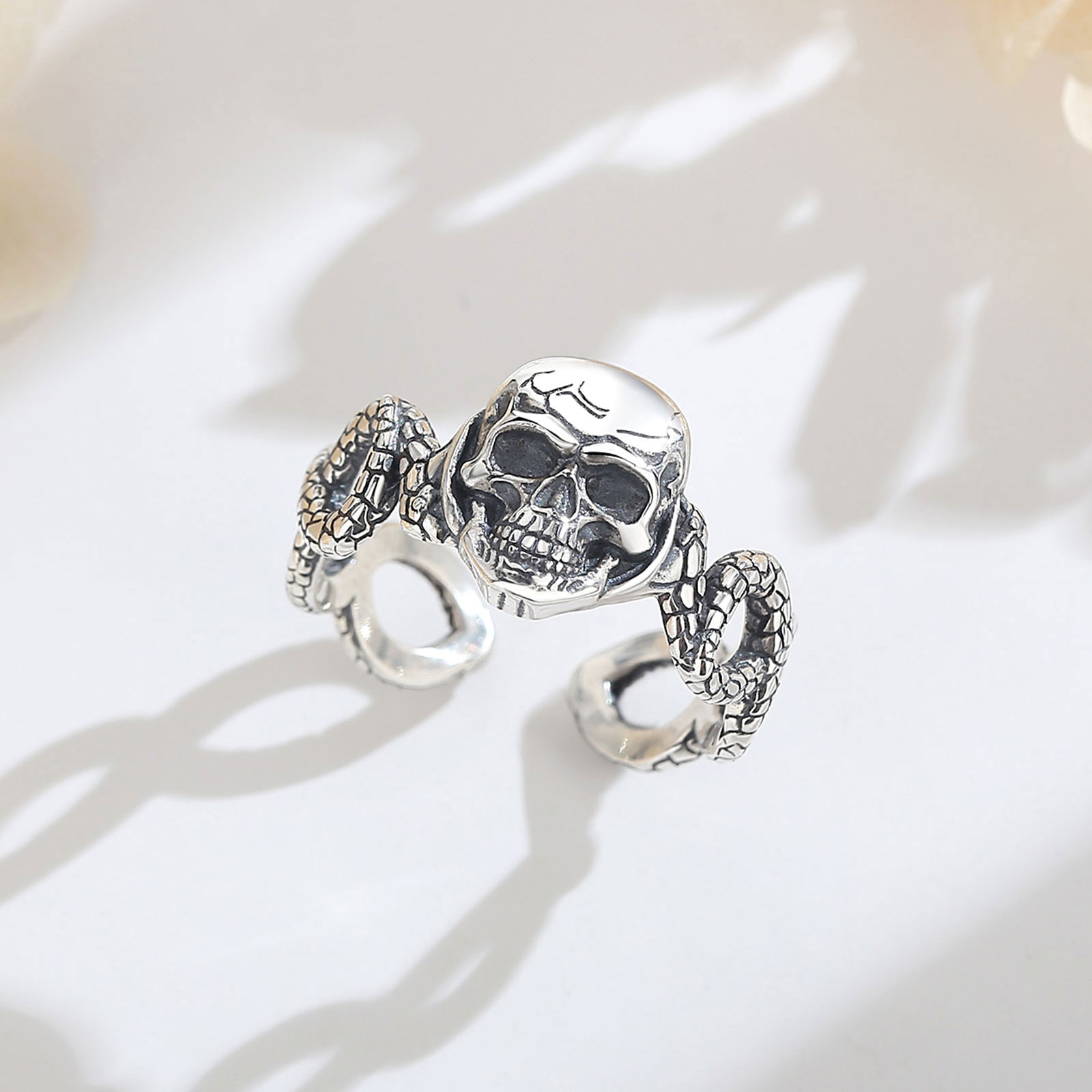 AEONSLOVE Pierścionek z regulo – Gothic Skull Ring recenzja i cena