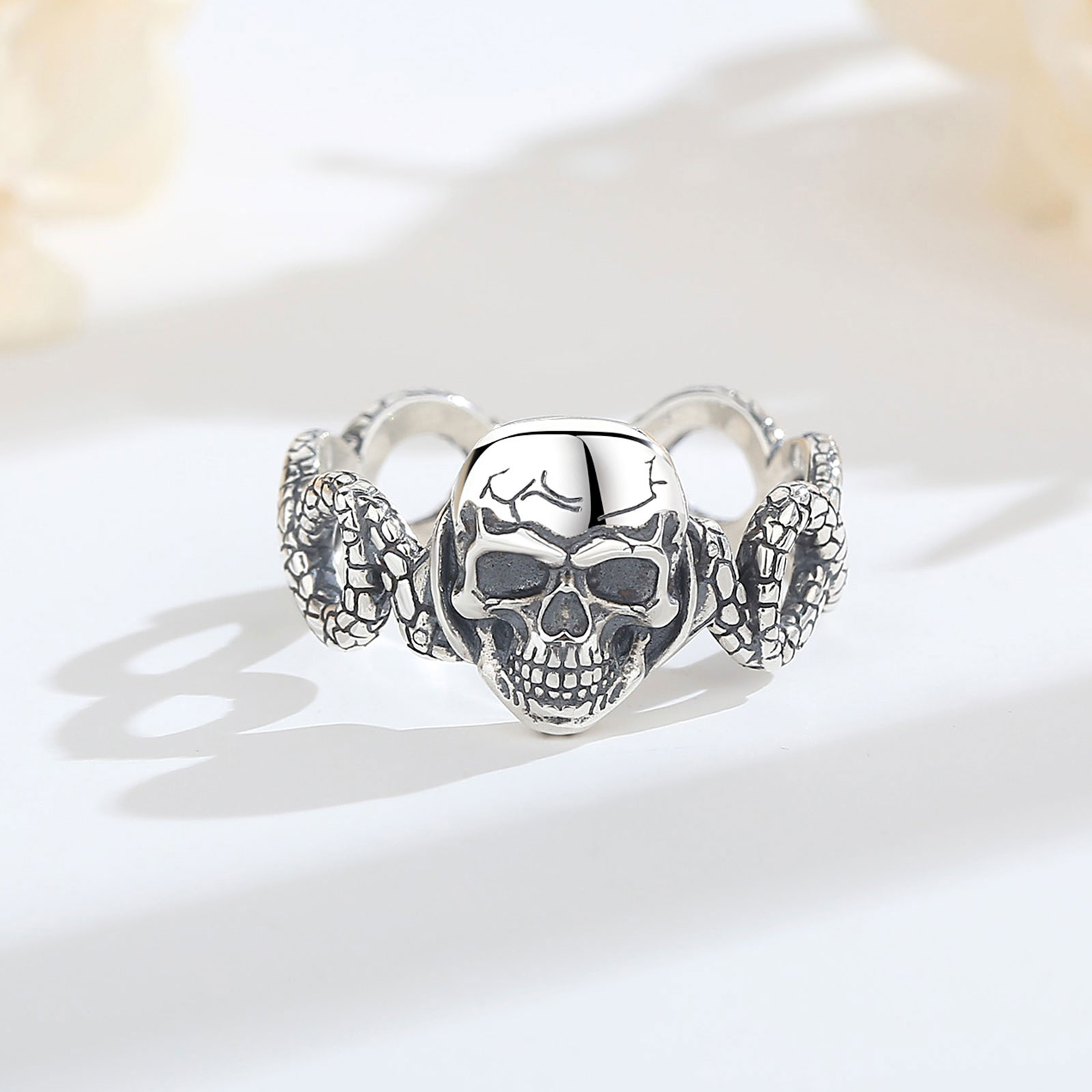 AEONSLOVE Pierścionek z regulo – Gothic Skull Ring recenzja i cena